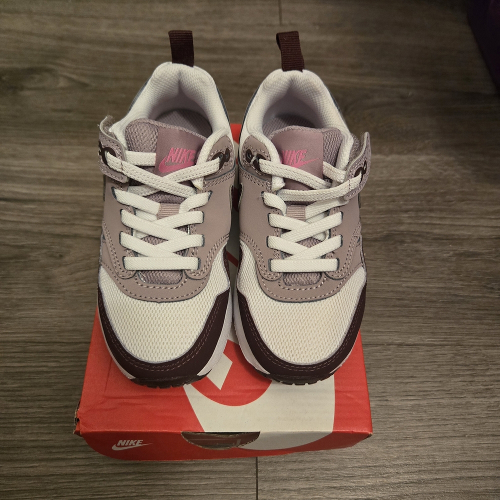 Nike Kids Shoes - White and Pink